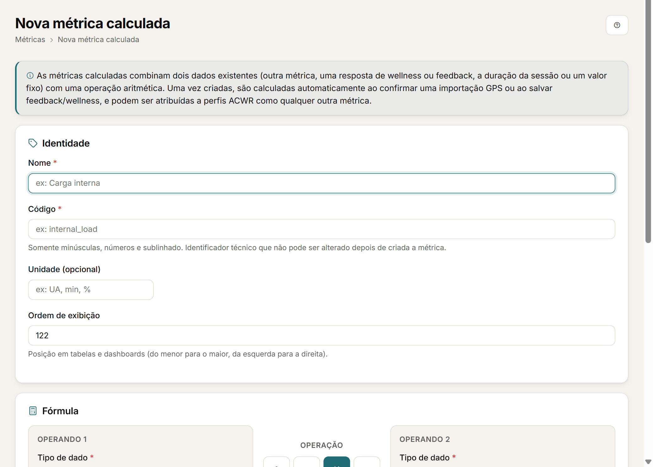 Formulário de configuração de uma métrica calculada com seus operandos.