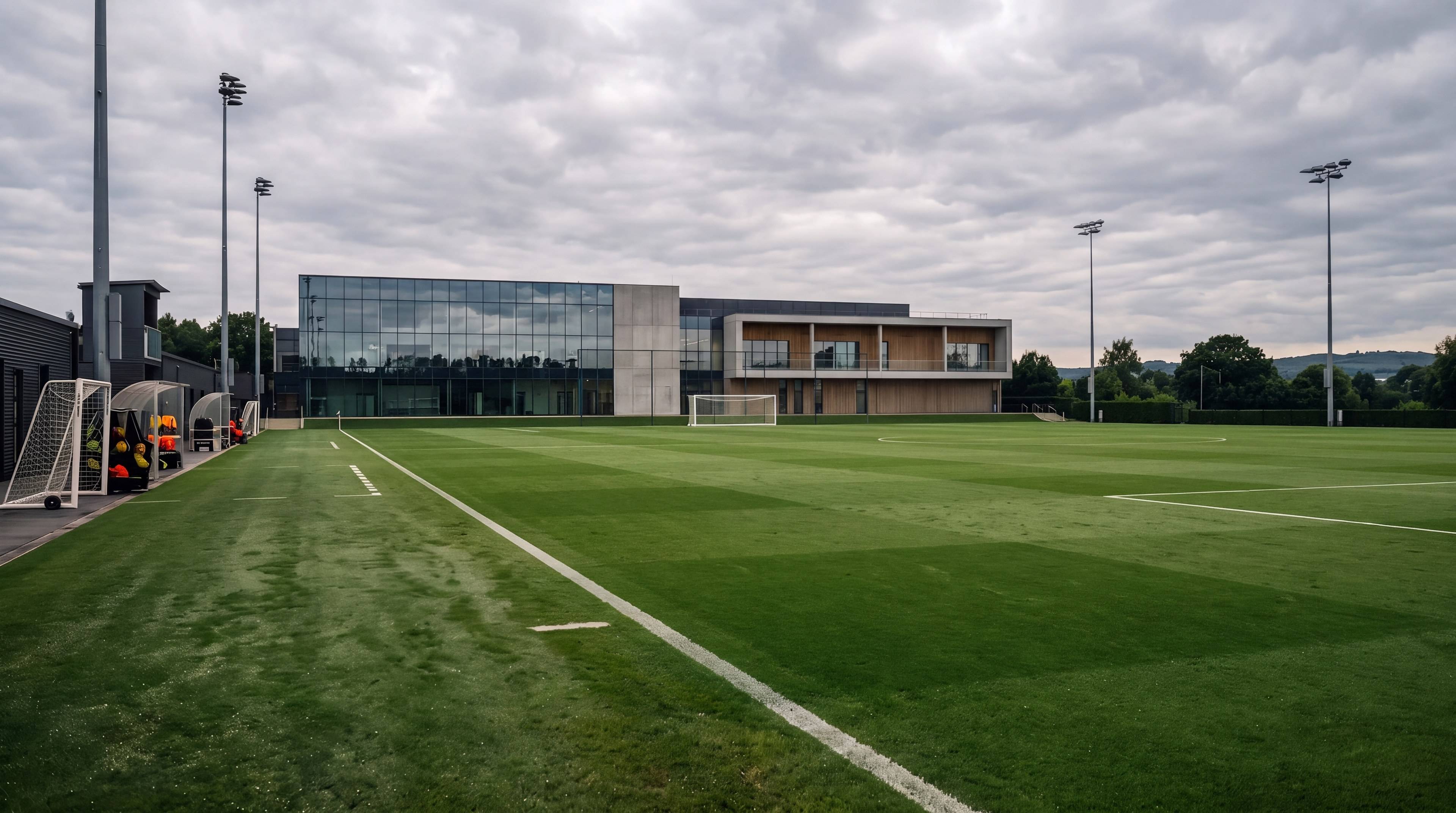 Foto decorativa de una cancha de entrenamiento vacía.